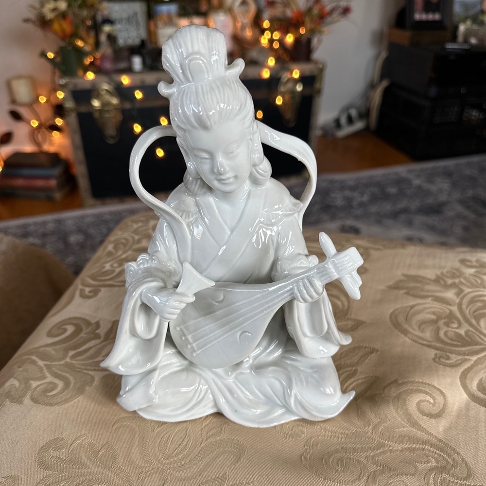 Vtg MEXICO OMC Porcelan Ceramic Geisha Girl Playing Instrument Figurine 7 3/4'h